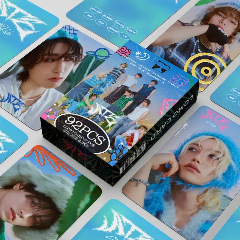Kit Stray Kids com 60 LOMO Cards + 32 Adesivos – Hyunjin, Felix, Bang Chan | Kpop Colecionável para Fãs STAY